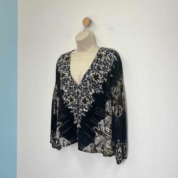 Free People - Birds Of A Feather Black Floral Button Down Boho Blouse Size XS - Picture 6 of 12
